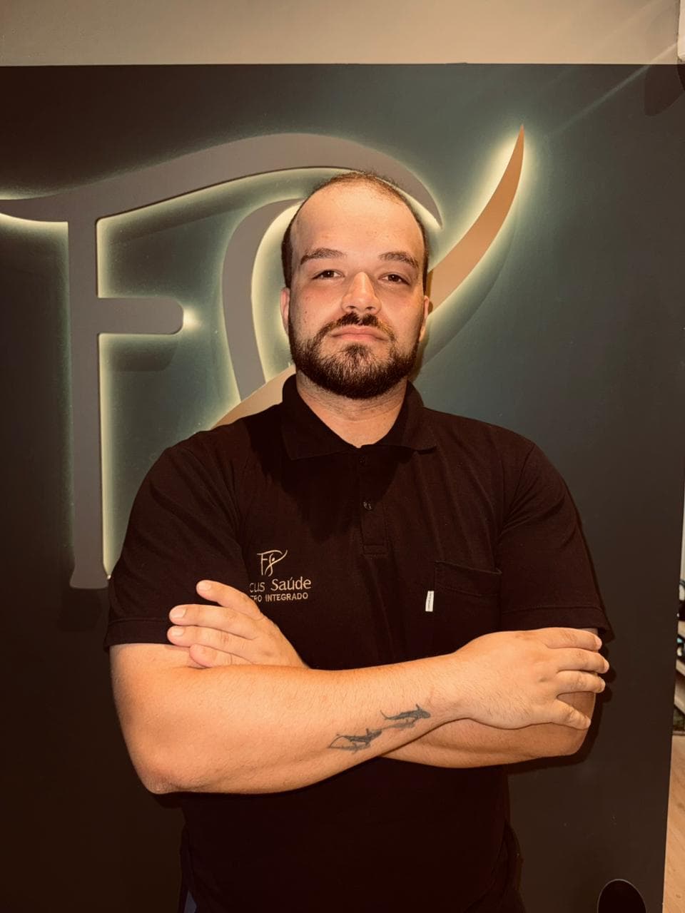 Dr. Leonardo Fernando Salles, Fisioterapeuta e Instrutor de Pilates, na clínica Focus Saúde em Ribeirão Preto